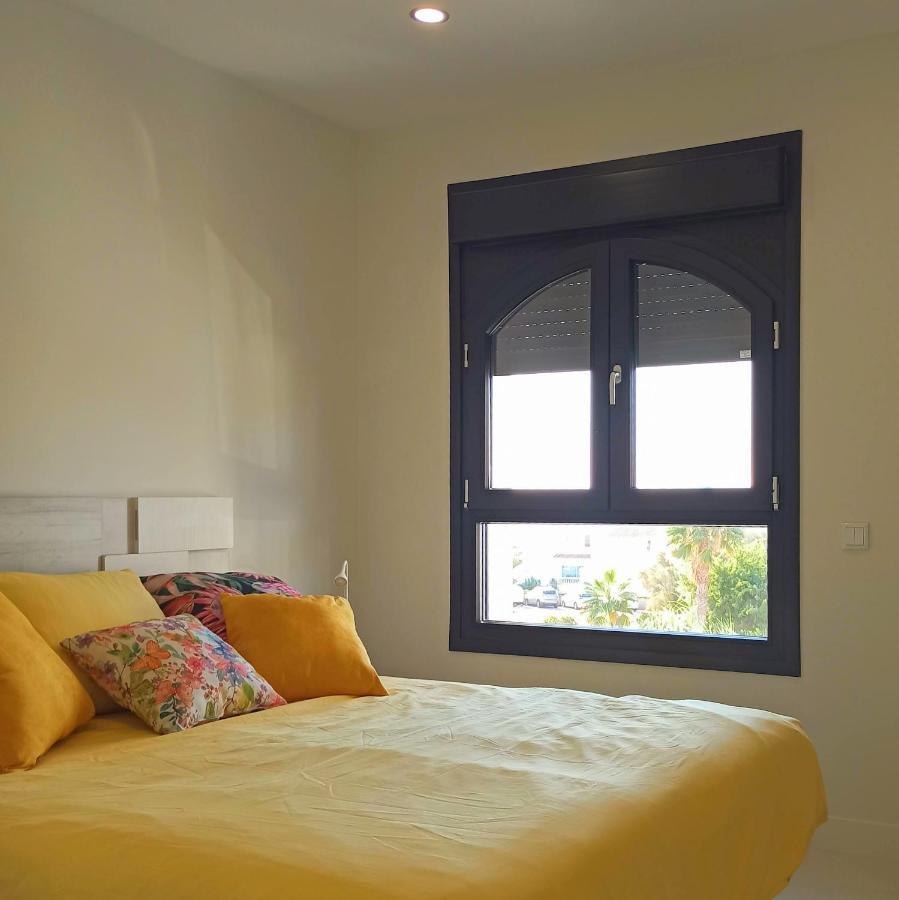 La Paloma Beach Apartment With Pool By Casa Del Sol Hr Manilva Kültér fotó
