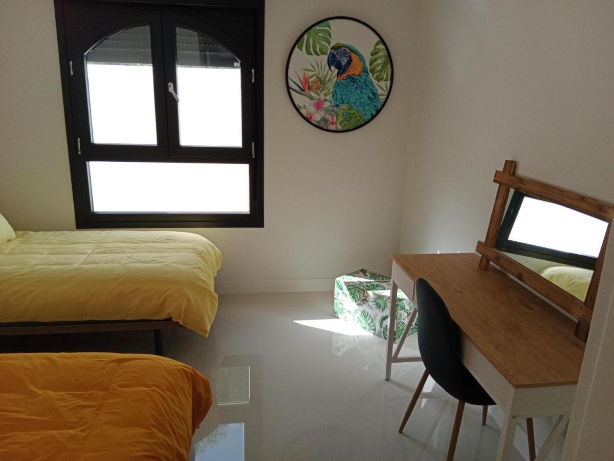 La Paloma Beach Apartment With Pool By Casa Del Sol Hr Manilva Kültér fotó