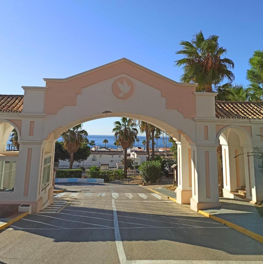 La Paloma Beach Apartment With Pool By Casa Del Sol Hr Manilva Kültér fotó