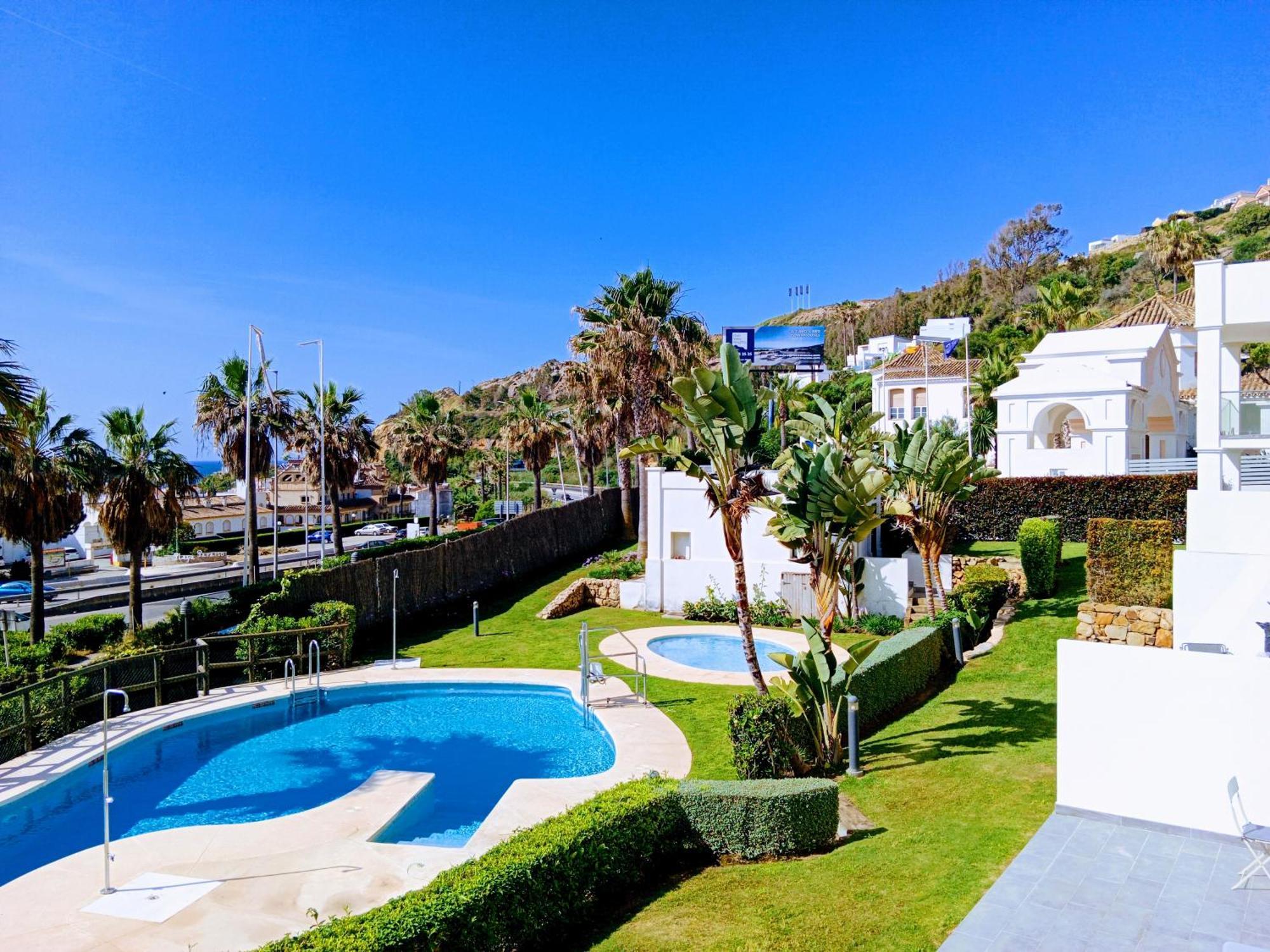 La Paloma Beach Apartment With Pool By Casa Del Sol Hr Manilva Kültér fotó
